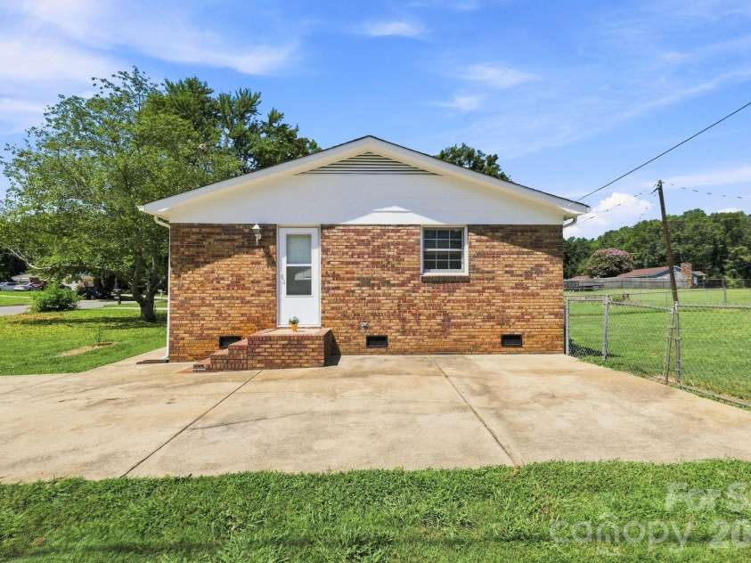 411 Tennessee Avenue, Bessemer City, NC 28016.  MLS# CAR4416494, YatesRealty ID 46649. 