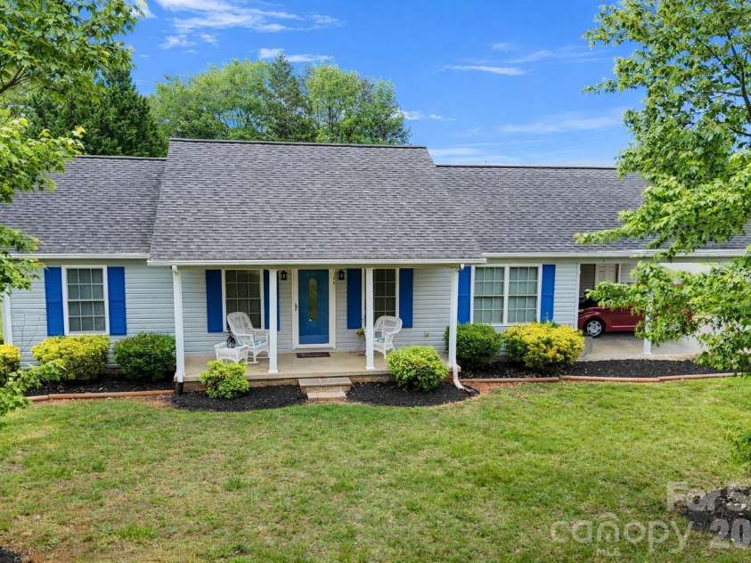 3124 Banks Street, Lincolnton, NC 28092.  MLS# CAR4338307, YatesRealty ID 4665. 