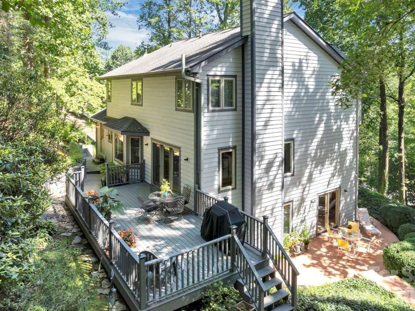 25 Weston Heights Drive, Asheville, NC 28803.  MLS# CAR4417799, YatesRealty ID 46650. Back yard and deck