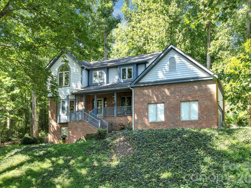 25 Weston Heights Drive, Asheville, NC 28803.  MLS# CAR4417799, YatesRealty ID 46650. Front exterior