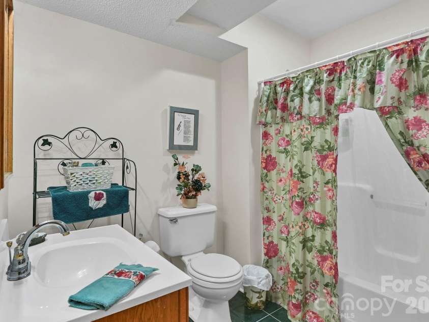 25 Weston Heights Drive, Asheville, NC 28803.  MLS# CAR4417799, YatesRealty ID 46650. Full bath