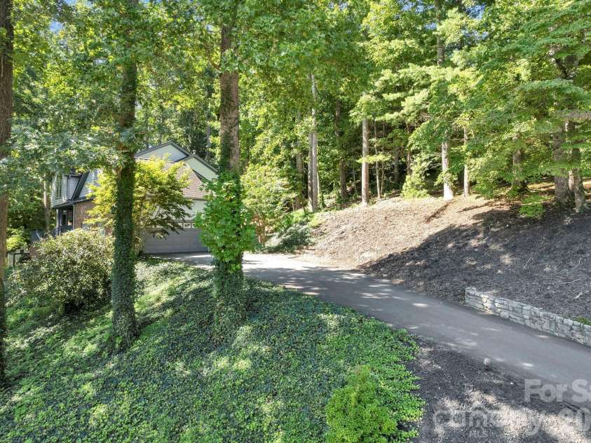 25 Weston Heights Drive, Asheville, NC 28803.  MLS# CAR4417799, YatesRealty ID 46650. Paved driveway