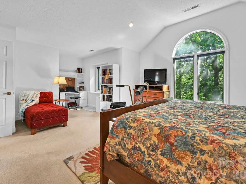 25 Weston Heights Drive, Asheville, NC 28803.  MLS# CAR4417799, YatesRealty ID 46650. Spacious bedroom layout
