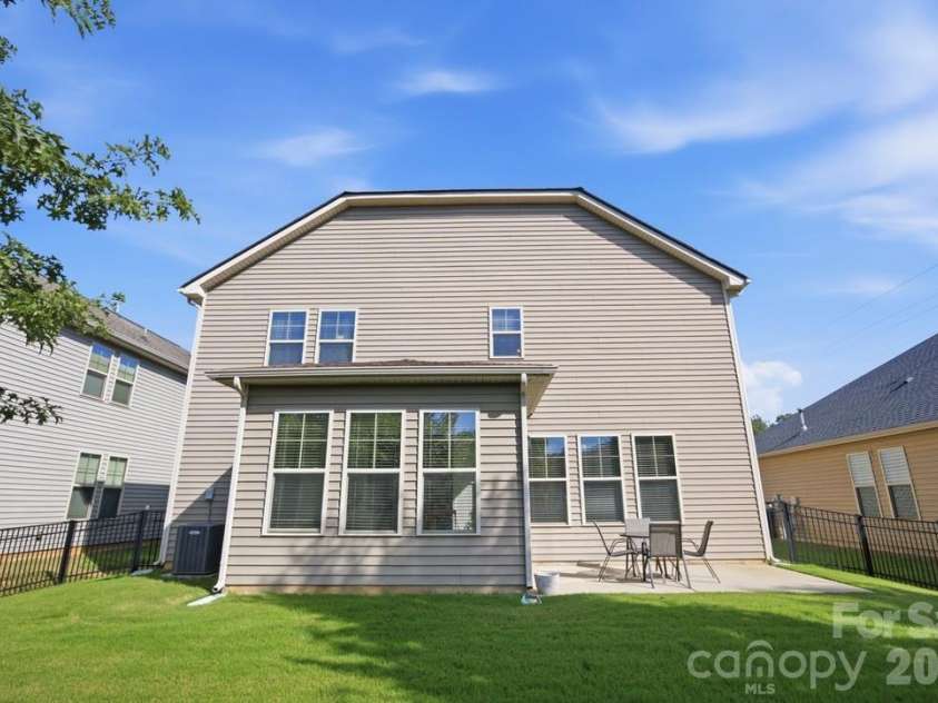 824 Ardent Trail, Belmont, NC 28012.  MLS# CAR4374437, YatesRealty ID 46652. Fenced in backyard