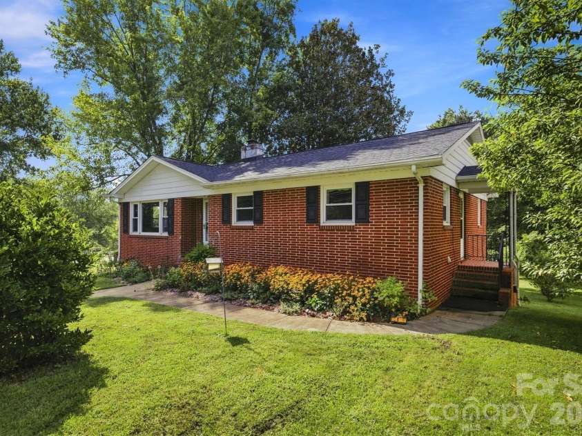103 Park Street, Morganton, NC 28655.  MLS# CAR4410656, YatesRealty ID 46653. 