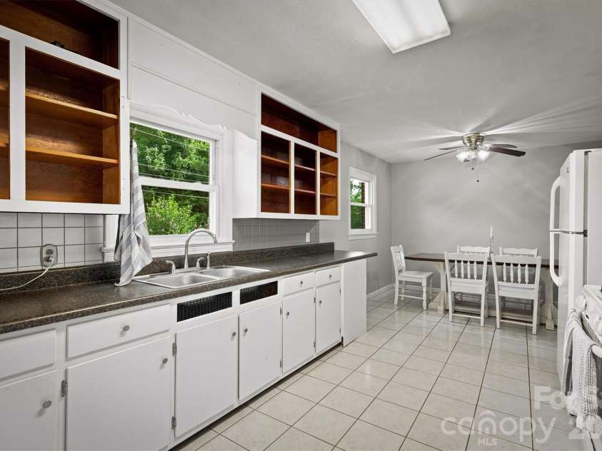 103 Park Street, Morganton, NC 28655.  MLS# CAR4410656, YatesRealty ID 46653. 