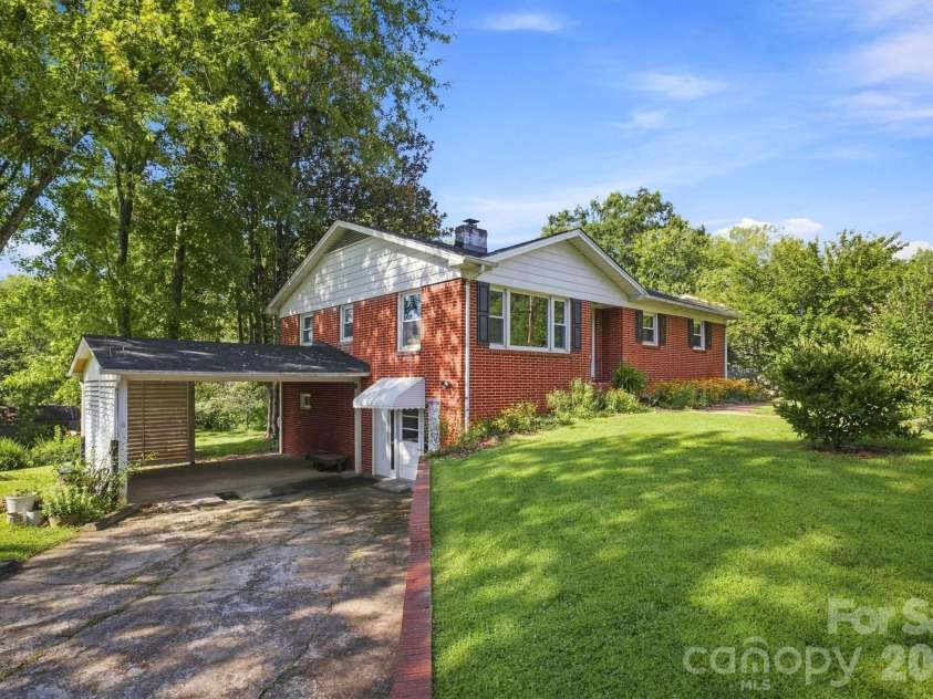 103 Park Street, Morganton, NC 28655.  MLS# CAR4410656, YatesRealty ID 46653. 