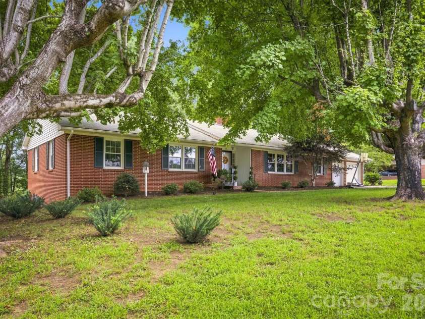 1009 Randolph Circle, Lenoir, NC 28645.  MLS# CAR4411611, YatesRealty ID 46655. 