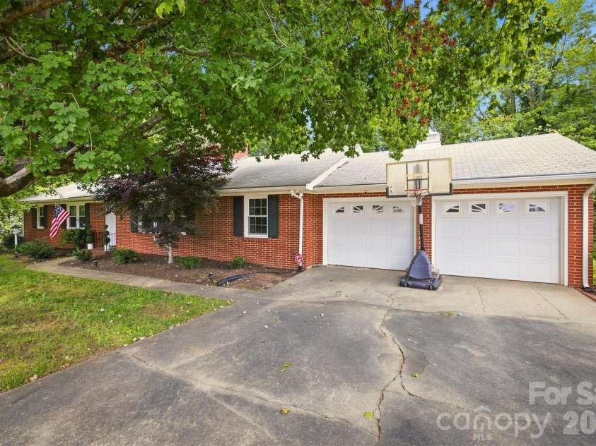 1009 Randolph Circle, Lenoir, NC 28645.  MLS# CAR4411611, YatesRealty ID 46655. 