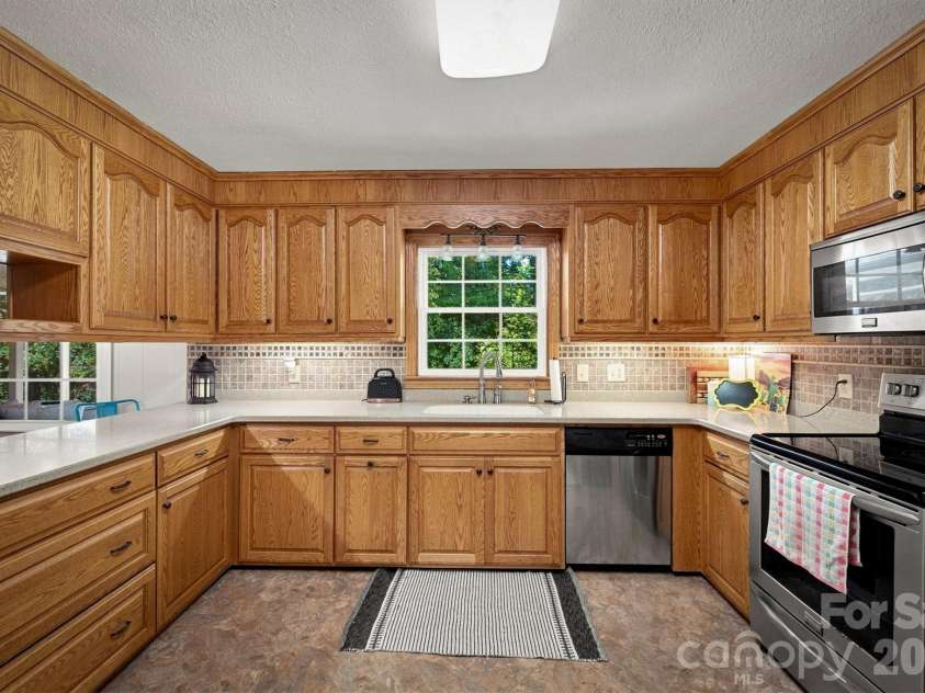 1009 Randolph Circle, Lenoir, NC 28645.  MLS# CAR4411611, YatesRealty ID 46655. 