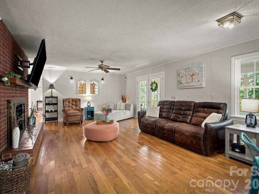 1009 Randolph Circle, Lenoir, NC 28645.  MLS# CAR4411611, YatesRealty ID 46655. 