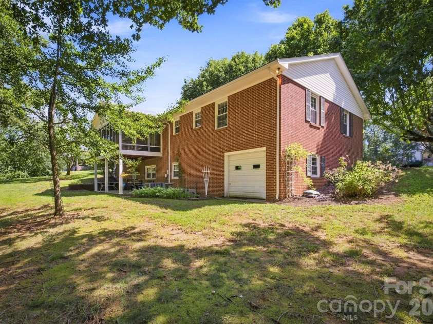 1009 Randolph Circle, Lenoir, NC 28645.  MLS# CAR4411611, YatesRealty ID 46655. 