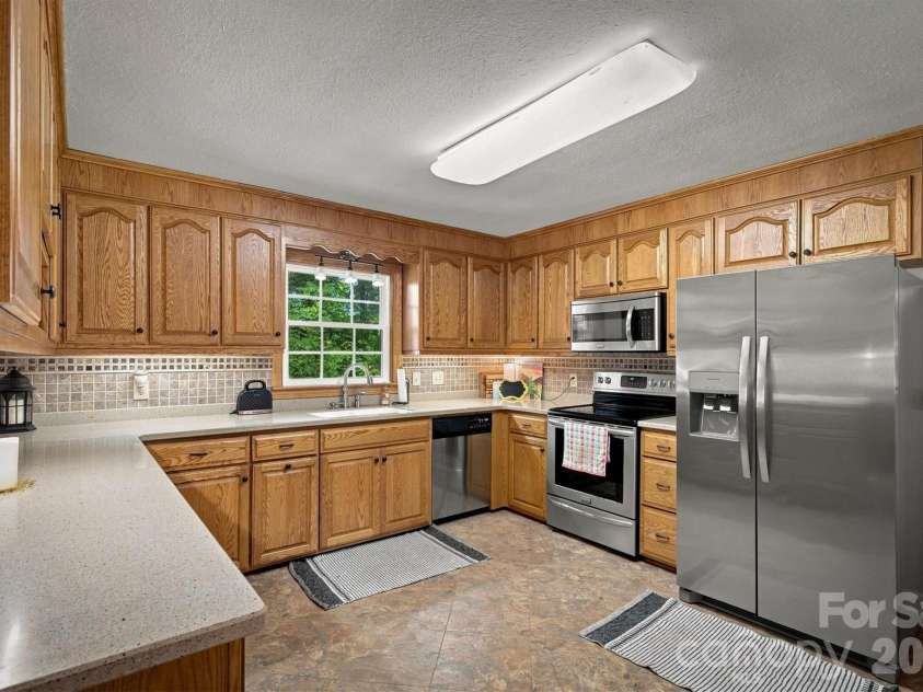 1009 Randolph Circle, Lenoir, NC 28645.  MLS# CAR4411611, YatesRealty ID 46655. 