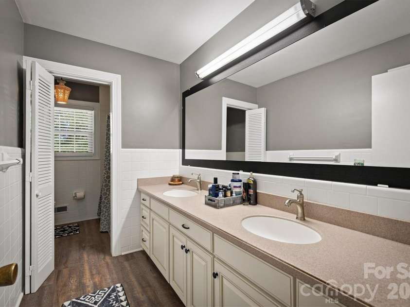 1009 Randolph Circle, Lenoir, NC 28645.  MLS# CAR4411611, YatesRealty ID 46655. 
