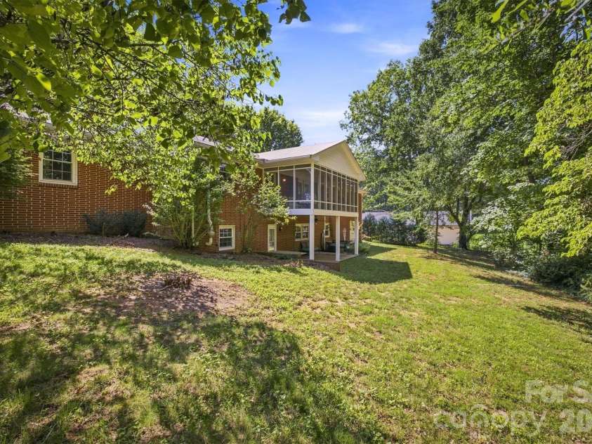 1009 Randolph Circle, Lenoir, NC 28645.  MLS# CAR4411611, YatesRealty ID 46655. 