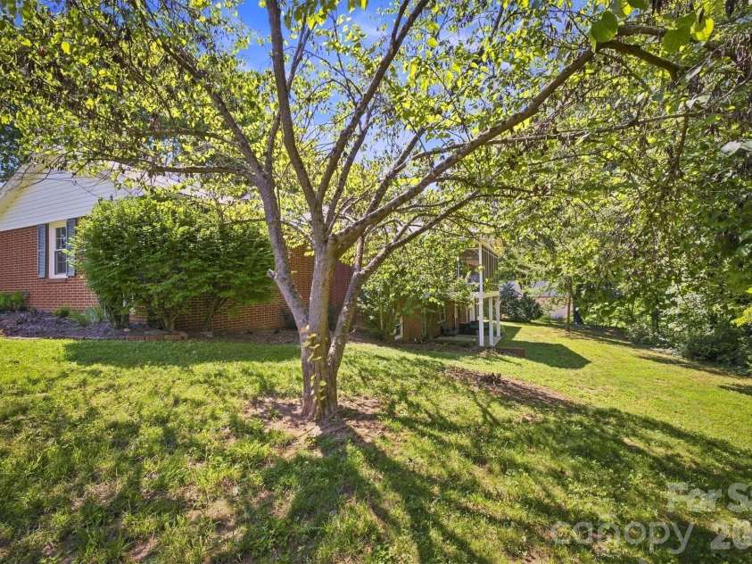 1009 Randolph Circle, Lenoir, NC 28645.  MLS# CAR4411611, YatesRealty ID 46655. 