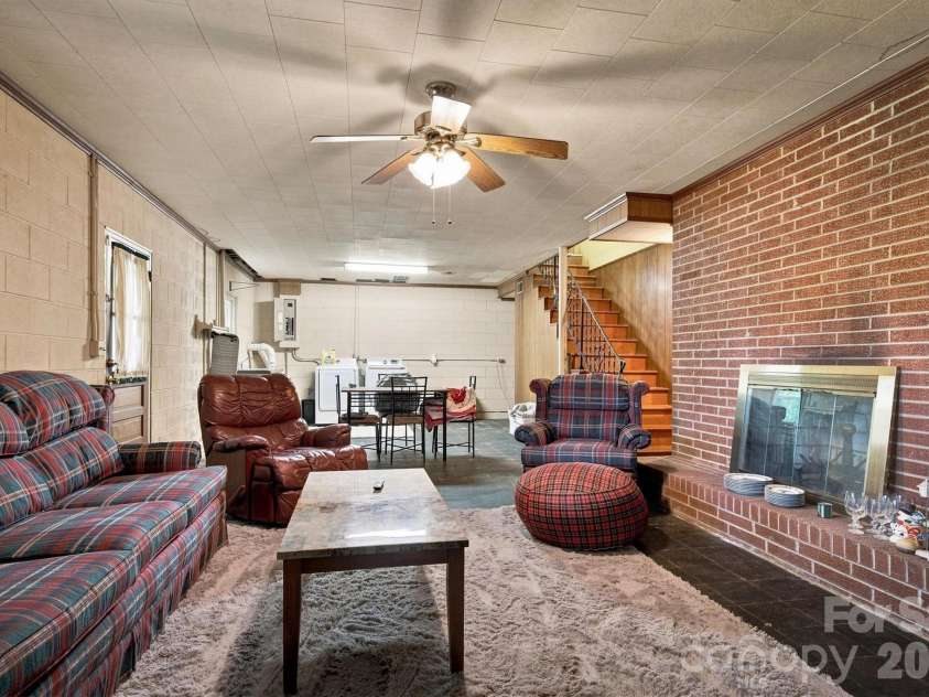 1009 Randolph Circle, Lenoir, NC 28645.  MLS# CAR4411611, YatesRealty ID 46655. 