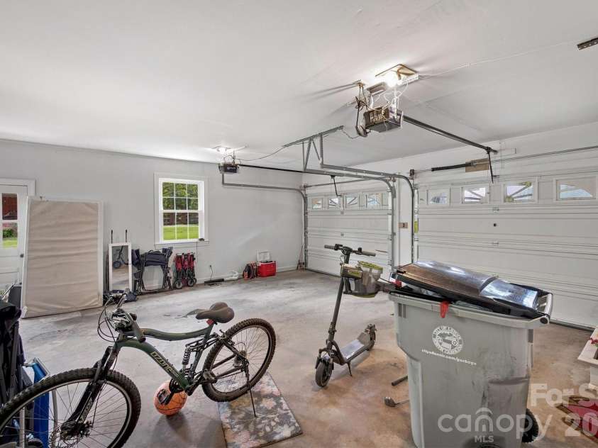 1009 Randolph Circle, Lenoir, NC 28645.  MLS# CAR4411611, YatesRealty ID 46655. 