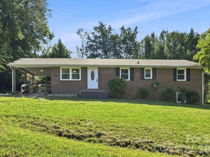 1021 Caldwell Avenue, Newton, NC 28658.  MLS# CAR4417463, YatesRealty ID 46656. 
