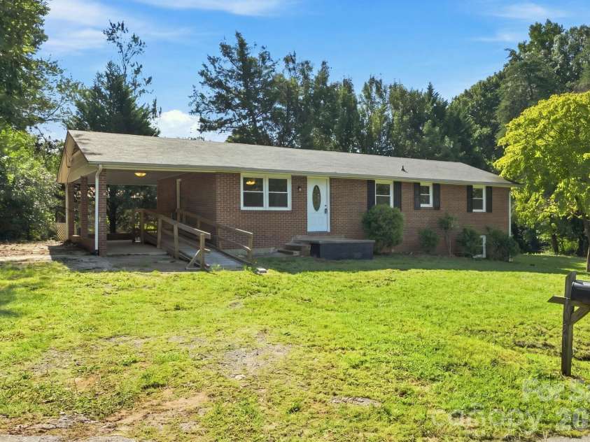 1021 Caldwell Avenue, Newton, NC 28658.  MLS# CAR4417463, YatesRealty ID 46656. 