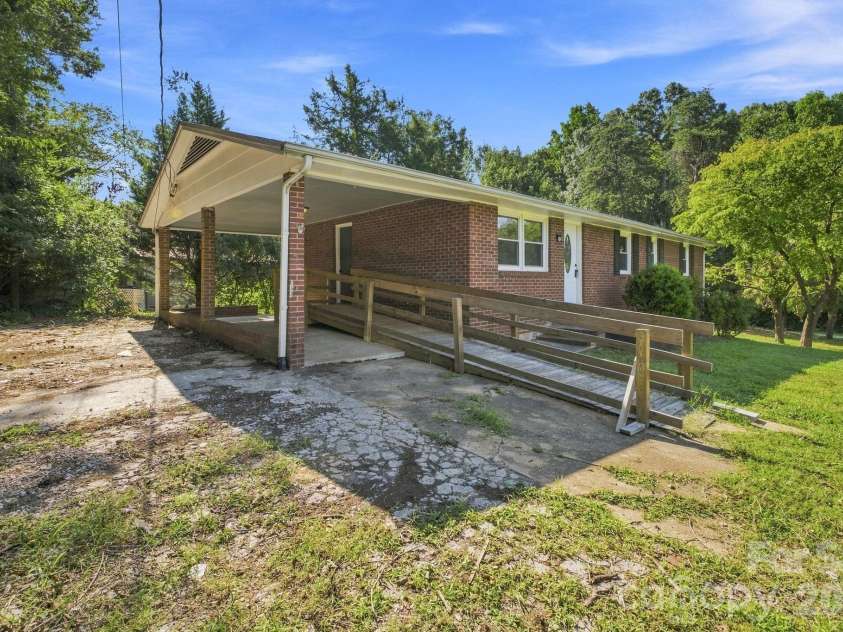 1021 Caldwell Avenue, Newton, NC 28658.  MLS# CAR4417463, YatesRealty ID 46656. 
