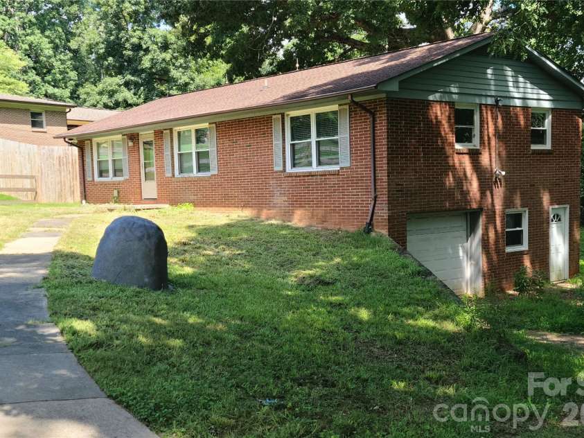 2230 Kenwood Drive, Kannapolis, NC 28081.  MLS# CAR4412492, YatesRealty ID 46657. 