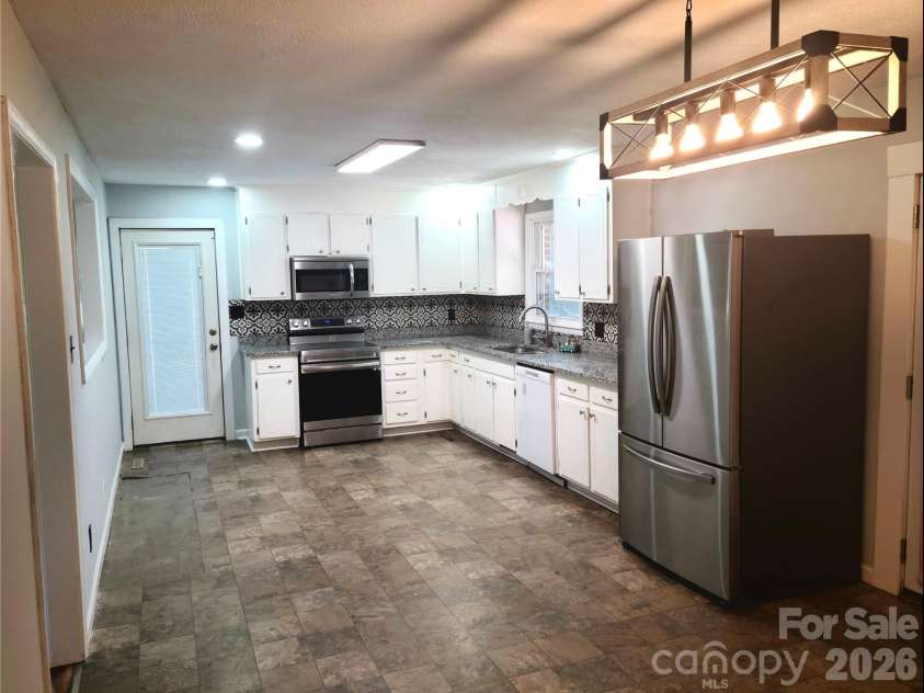 2230 Kenwood Drive, Kannapolis, NC 28081.  MLS# CAR4412492, YatesRealty ID 46657. 