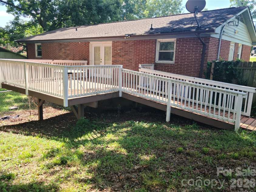 2230 Kenwood Drive, Kannapolis, NC 28081.  MLS# CAR4412492, YatesRealty ID 46657. 