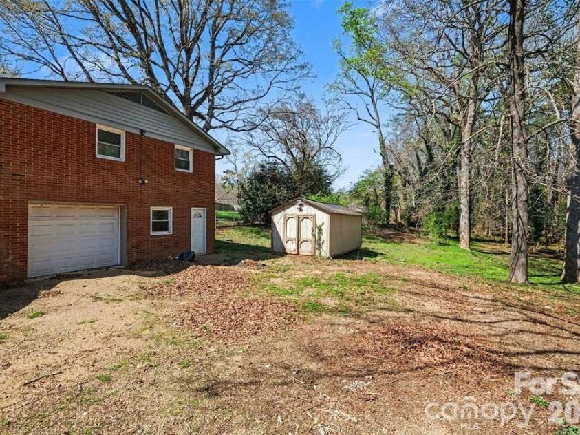 2230 Kenwood Drive, Kannapolis, NC 28081.  MLS# CAR4412492, YatesRealty ID 46657. 