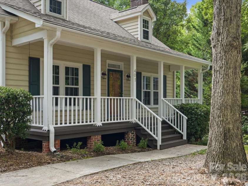 401 Brenwyck Court, Matthews, NC 28105.  MLS# CAR4409001, YatesRealty ID 46659. 