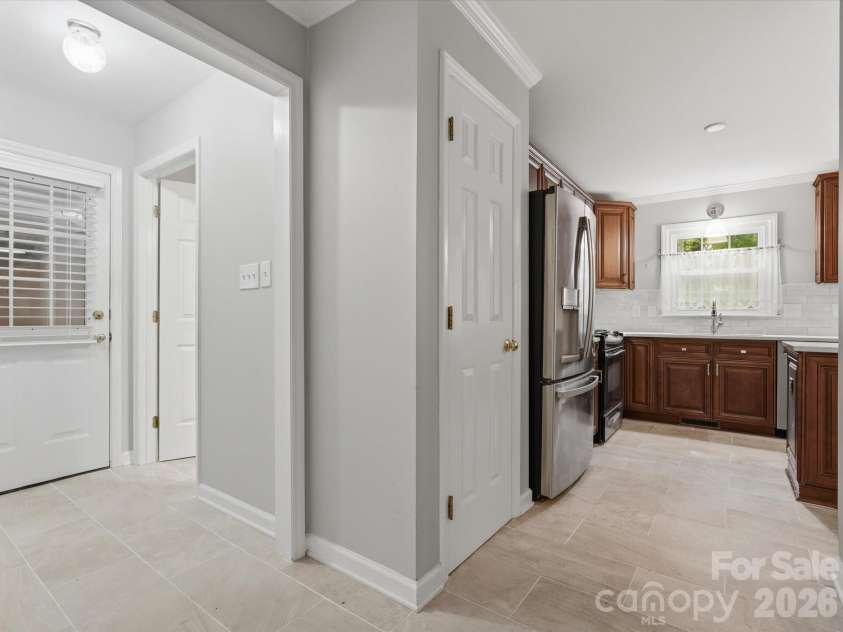 401 Brenwyck Court, Matthews, NC 28105.  MLS# CAR4409001, YatesRealty ID 46659. 