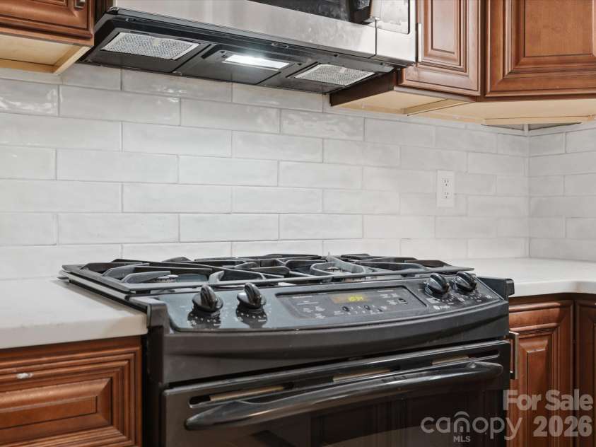401 Brenwyck Court, Matthews, NC 28105.  MLS# CAR4409001, YatesRealty ID 46659. 