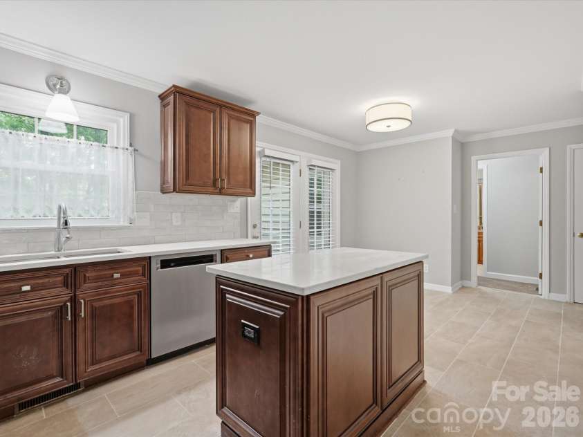 401 Brenwyck Court, Matthews, NC 28105.  MLS# CAR4409001, YatesRealty ID 46659. 