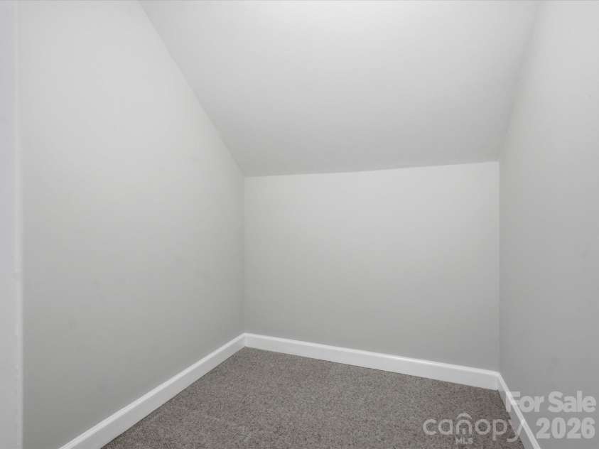 401 Brenwyck Court, Matthews, NC 28105.  MLS# CAR4409001, YatesRealty ID 46659. 
