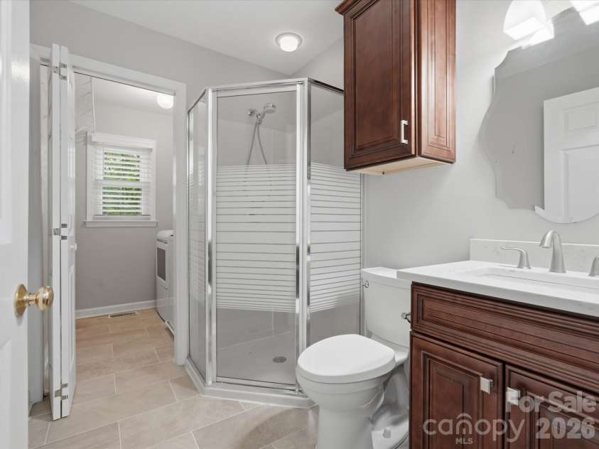 401 Brenwyck Court, Matthews, NC 28105.  MLS# CAR4409001, YatesRealty ID 46659. 