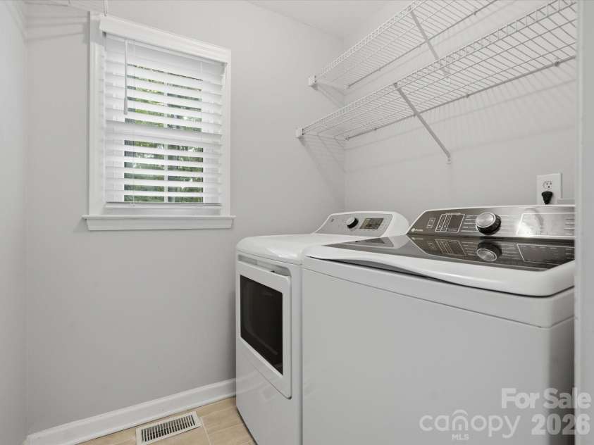 401 Brenwyck Court, Matthews, NC 28105.  MLS# CAR4409001, YatesRealty ID 46659. 