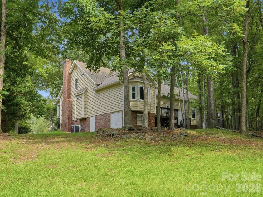 401 Brenwyck Court, Matthews, NC 28105.  MLS# CAR4409001, YatesRealty ID 46659. 