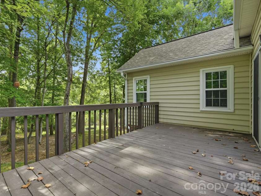 401 Brenwyck Court, Matthews, NC 28105.  MLS# CAR4409001, YatesRealty ID 46659. 