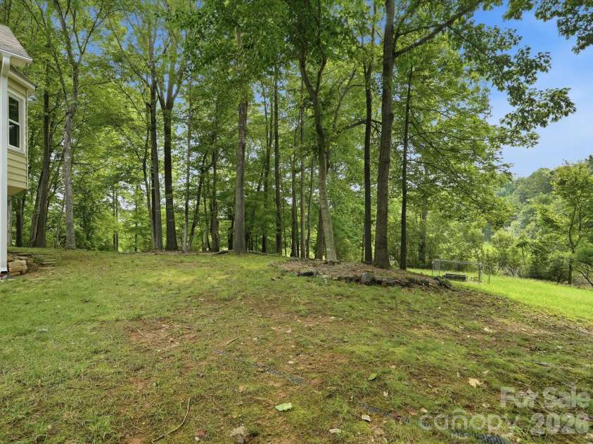 401 Brenwyck Court, Matthews, NC 28105.  MLS# CAR4409001, YatesRealty ID 46659. 