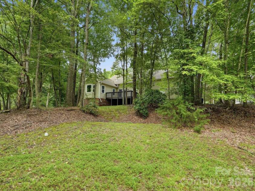 401 Brenwyck Court, Matthews, NC 28105.  MLS# CAR4409001, YatesRealty ID 46659. 