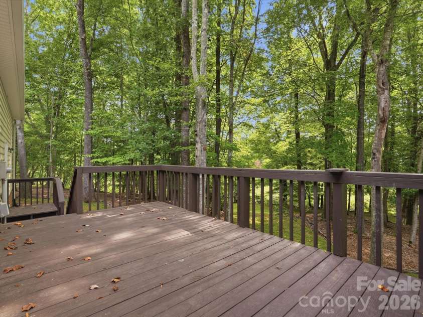 401 Brenwyck Court, Matthews, NC 28105.  MLS# CAR4409001, YatesRealty ID 46659. 