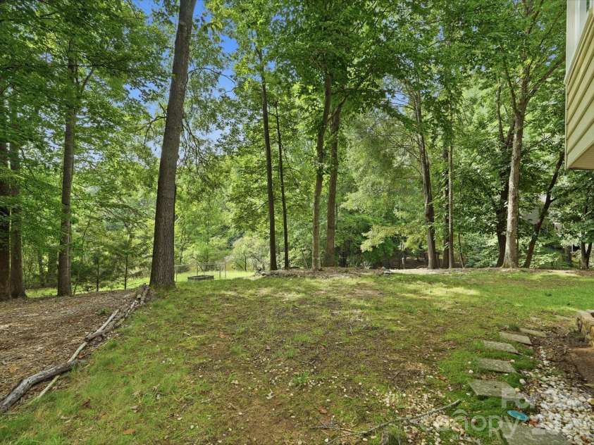 401 Brenwyck Court, Matthews, NC 28105.  MLS# CAR4409001, YatesRealty ID 46659. 