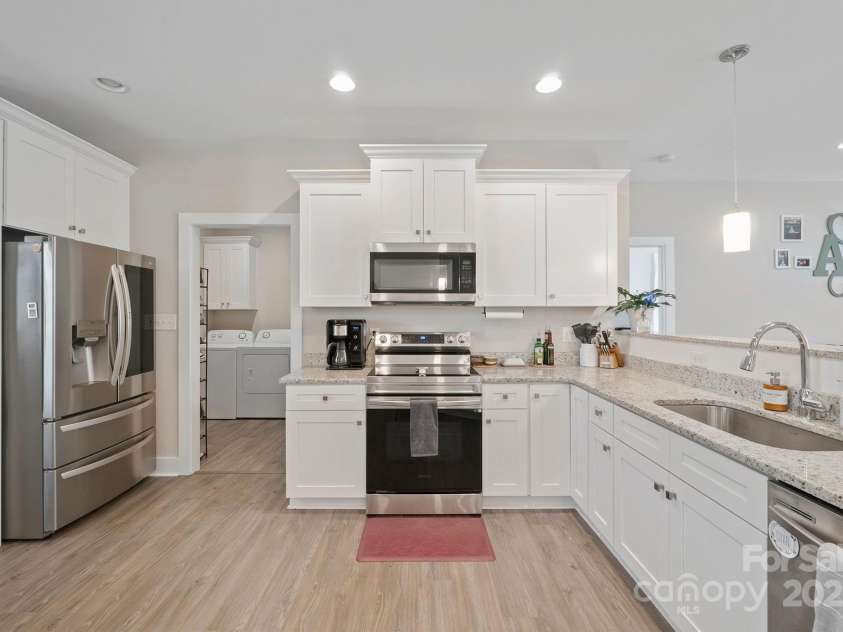 1544 Farmington Hills Drive, Conover, NC 28613.  MLS# CAR4213585, YatesRealty ID 4666. 