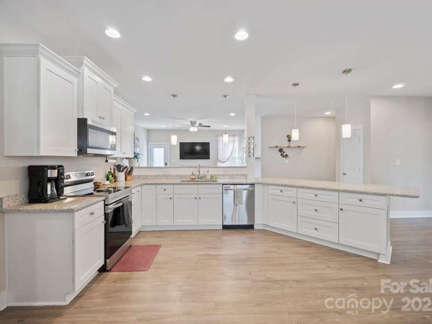 1544 Farmington Hills Drive, Conover, NC 28613.  MLS# CAR4213585, YatesRealty ID 4666. 