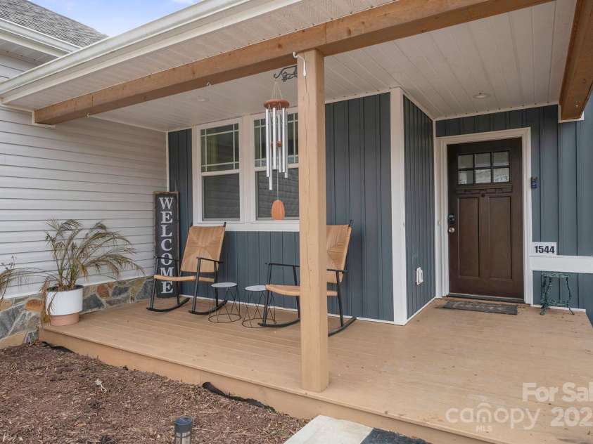1544 Farmington Hills Drive, Conover, NC 28613.  MLS# CAR4213585, YatesRealty ID 4666. 