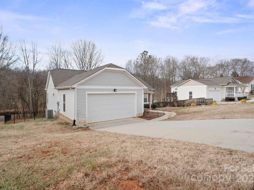 1544 Farmington Hills Drive, Conover, NC 28613.  MLS# CAR4213585, YatesRealty ID 4666. 