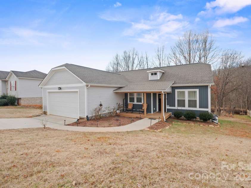 1544 Farmington Hills Drive, Conover, NC 28613.  MLS# CAR4213585, YatesRealty ID 4666. 