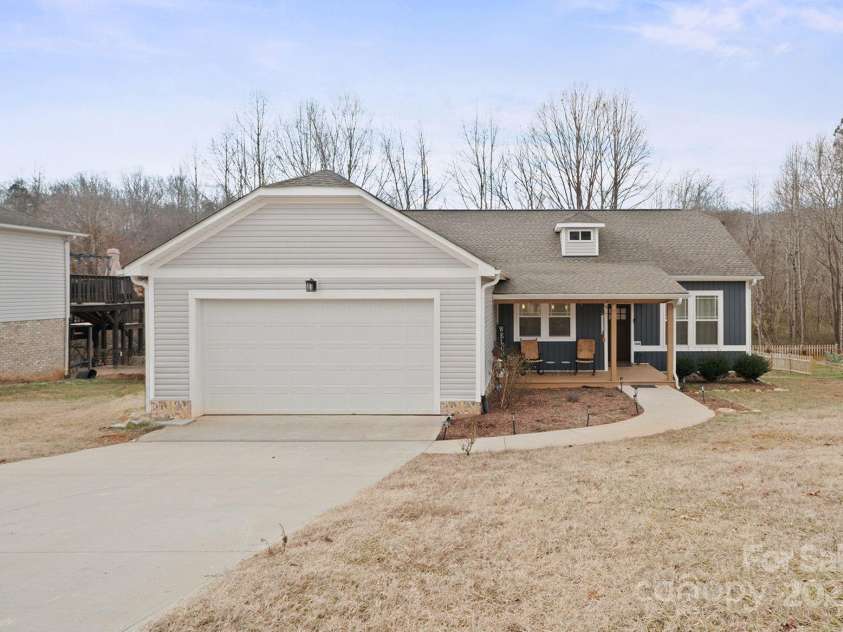 1544 Farmington Hills Drive, Conover, NC 28613.  MLS# CAR4213585, YatesRealty ID 4666. 