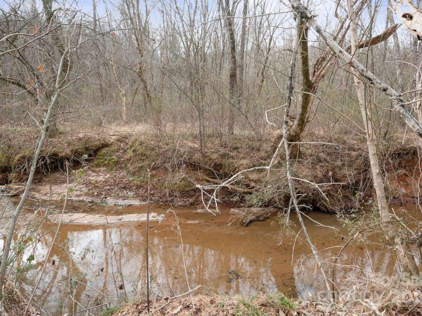 1544 Farmington Hills Drive, Conover, NC 28613.  MLS# CAR4213585, YatesRealty ID 4666. 