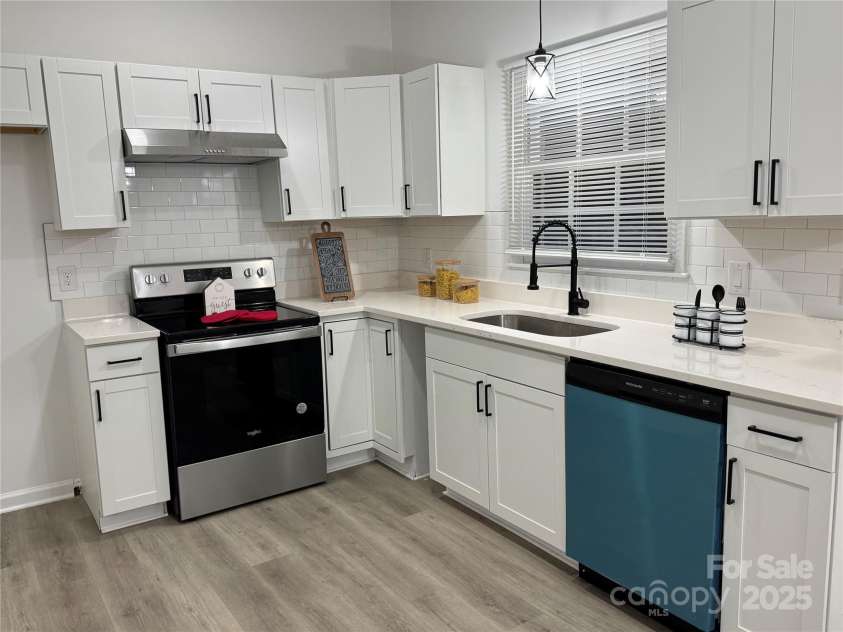 425 Acorn Oaks Drive, Salisbury, NC 28146.  MLS# CAR4317106, YatesRealty ID 4666. 